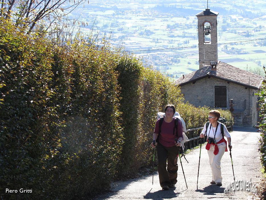 11 Sempre su strada saliamo.jpg